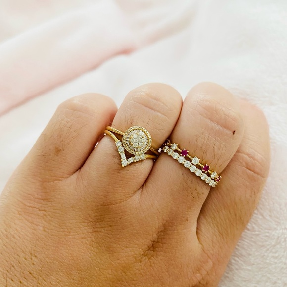 18K Gold Genuine Natural Diamond Cluster Halo Ring - Picture 5 of 7